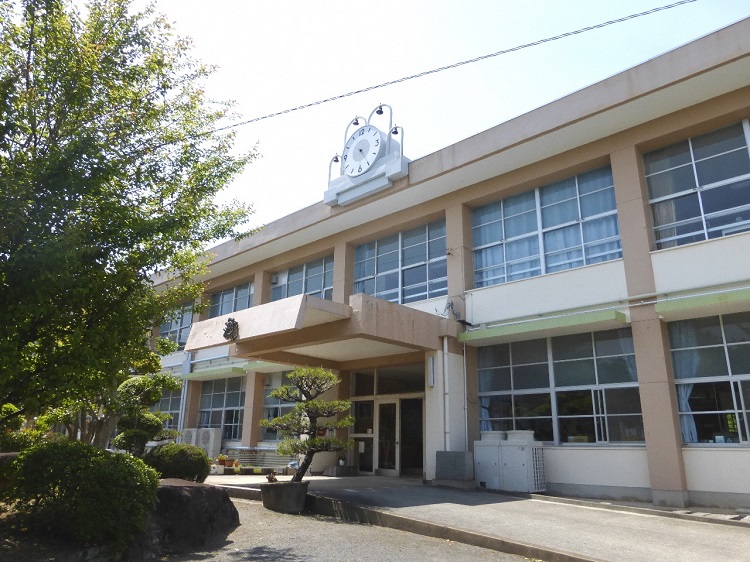 築上町立西角田小学校の画像