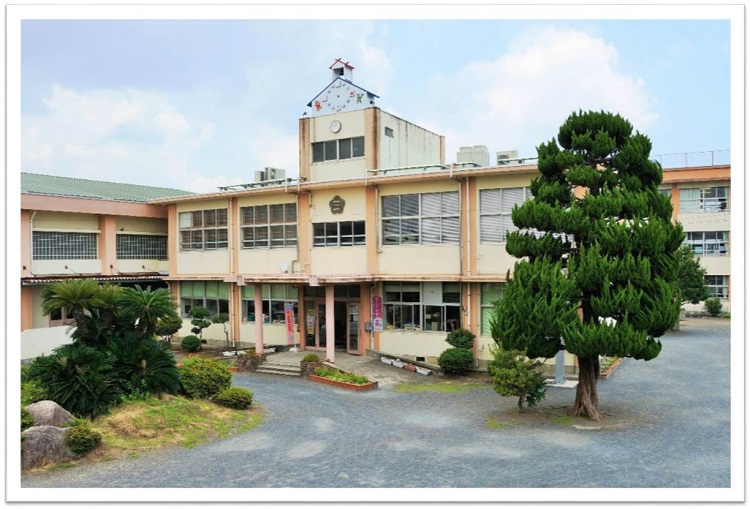 築上町立椎田小学校の画像