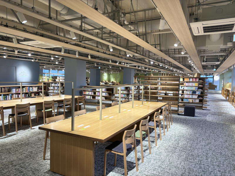 築上町図書館内部1の画像