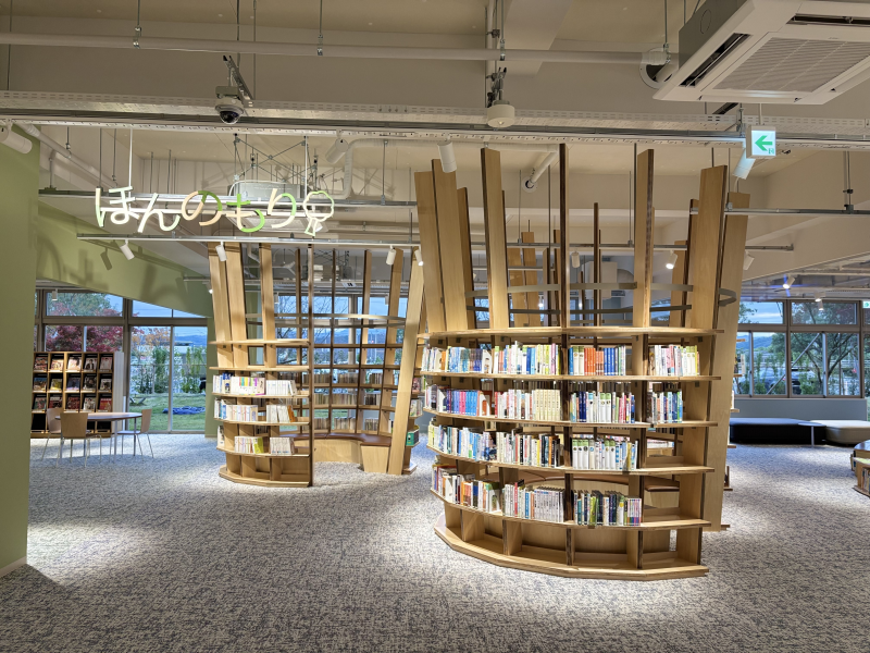 築上町図書館内部3の画像
