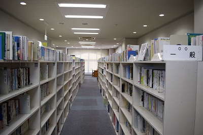 築上町図書館内部1の画像