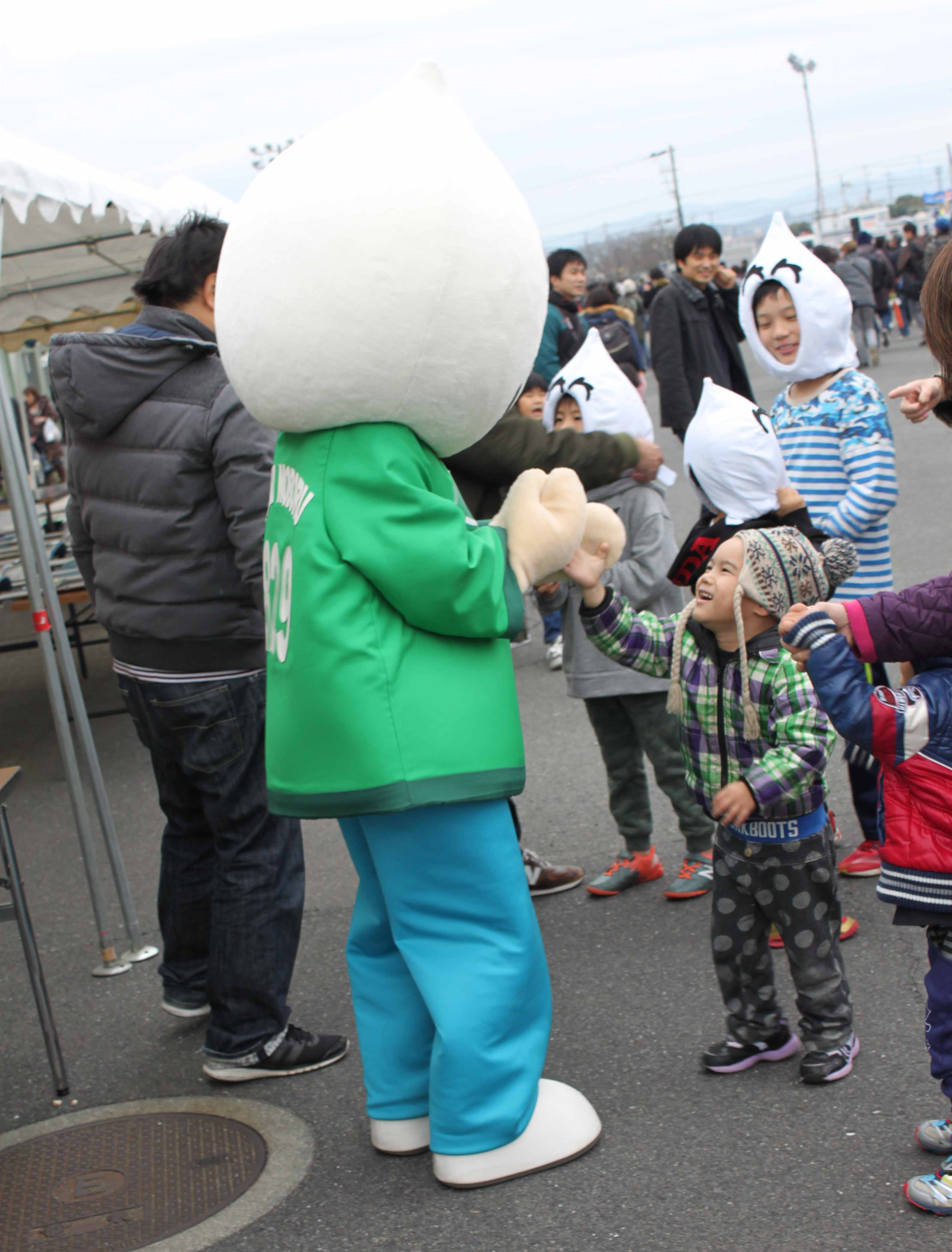 平成29年築城基地航空祭のぼると子どもたち