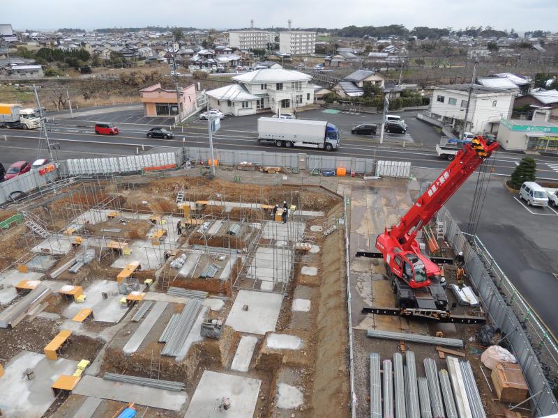 本庁正面の駐車場