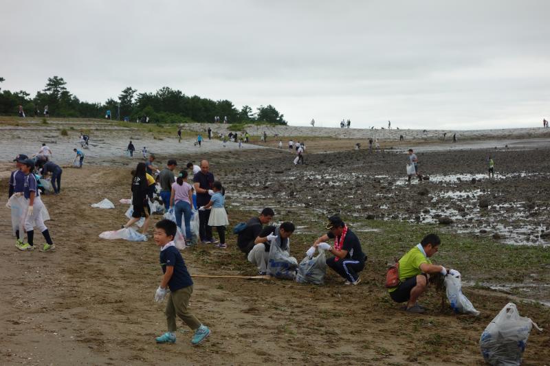 2018年「浜の宮海岸清掃」の様子の画像