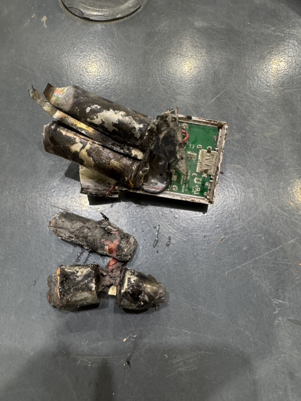 充電式電池破損写真.png