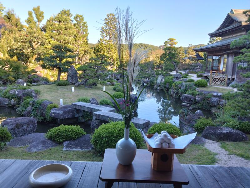 旧藏内邸に飾り付けたお月見だんご