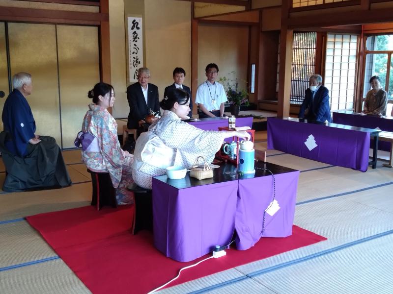 小笠原流煎茶道の皆さんによるお点前