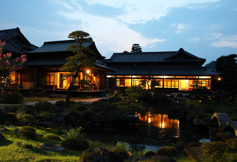 旧藏内邸_夜の庭園.png